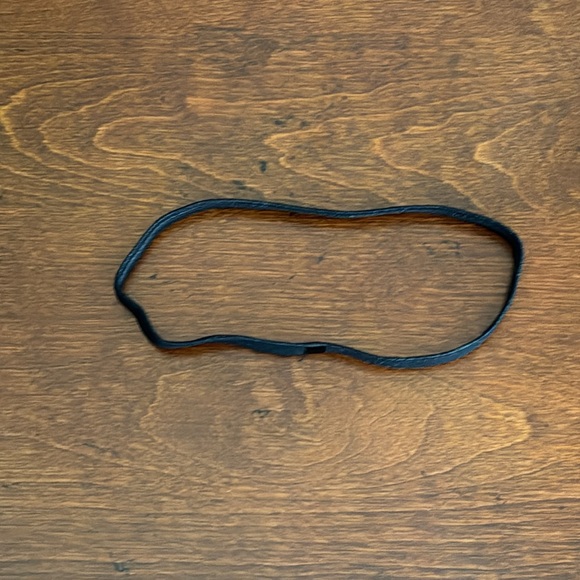 Simple Black Headband! - Picture 4 of 6